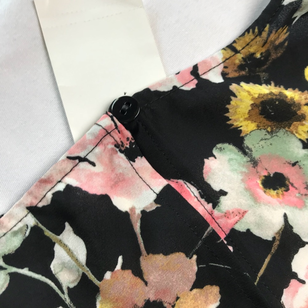 🦄SOLD🦄 Anthro Cupcakes & Cashmere Floral Romper - Picture 7 of 7